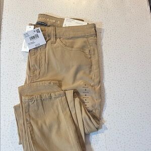 American Eagle Tan next level stretch Jegging.  NWT. Size 6 Reg